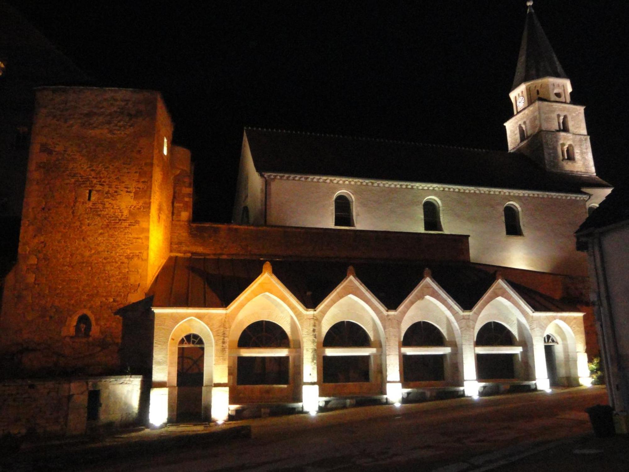 Le Puits Fortifie Salives Luaran gambar