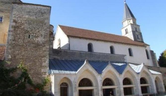 Le Puits Fortifie Salives Luaran gambar